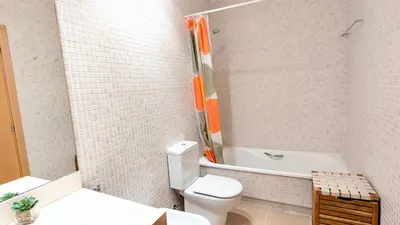 Un baño de EVH127 Bajo con terraza y piscina comunitaria