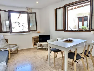 Una televisión o centro de entretenimiento en EVH130 Apartamento completo en el casco antiguo