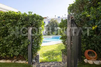 Piscina en o cerca de Apartamento céntrico con piscina y aparcamiento