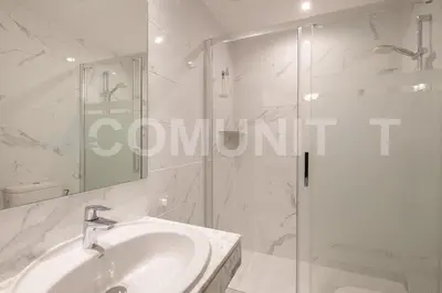 Un baño de Apartamento céntrico con piscina y aparcamiento