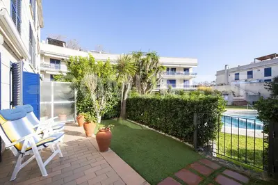 Piscina en o cerca de Apartamento céntrico con piscina y aparcamiento