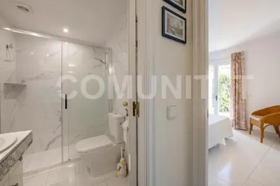 Un baño de Apartamento céntrico con piscina y aparcamiento