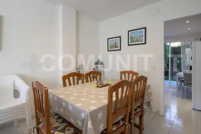 Plano de Apartamento céntrico con piscina y aparcamiento