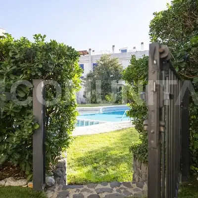 Apartamento céntrico con piscina y aparcamiento