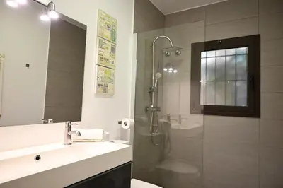 Un baño de Homenfun Costa Brava Begur Villa