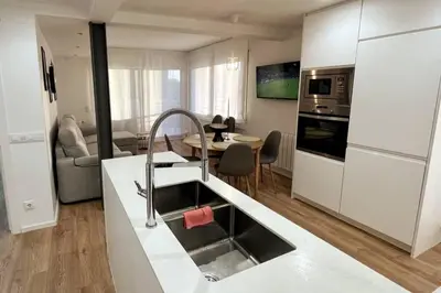 Una cocina o zona de cocina en Lux 3-Bedroom Apartment In The Center