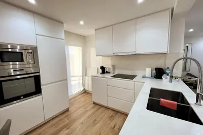 Una cocina o zona de cocina en Lux 3-Bedroom Apartment In The Center