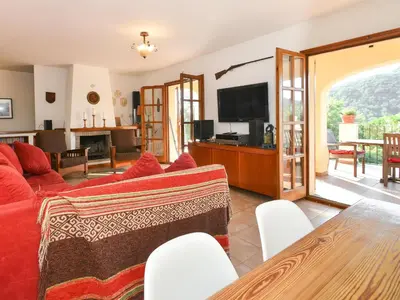 Una televisión o centro de entretenimiento en Villa de lujo con piscina privada y wifi - ES-360-2