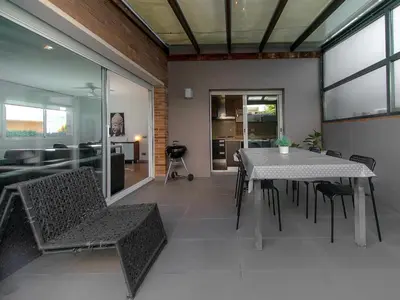 Zona de estar de Casa Moderna con Jardín y Piscina Privada – Santa Cristina d’Aro - ES-360-1
