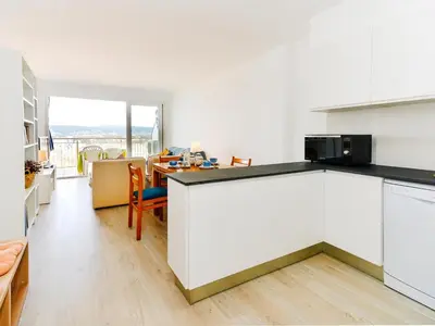 Una cocina o zona de cocina en Apartamento Frente al Mar en Palamós, Aire Acondicionado, WiFi - ES-360-4