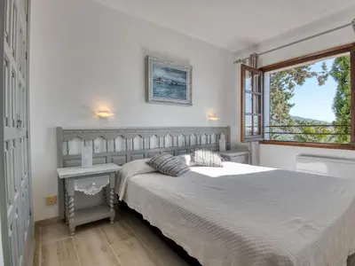 Cama o camas de una habitación en Casa Moderna en la Costa Brava con Piscina Privada y Aire Acondicionado - ES-360-5