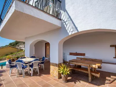 Un balcón o terraza de Casa Moderna en la Costa Brava con Piscina Privada y Aire Acondicionado - ES-360-5
