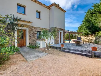 Jardín al aire libre en Casa de Lujo con Piscina Privada en Platja d'Aro - ES-360-6