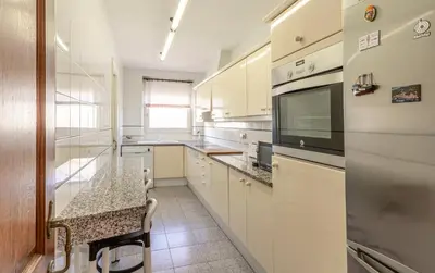 Una cocina o zona de cocina en Apartamento La Vela con Vistas al Mar - WeHost Costa Brava
