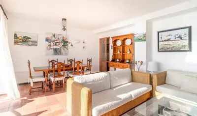 Zona de estar de Apartamento La Vela con Vistas al Mar - WeHost Costa Brava