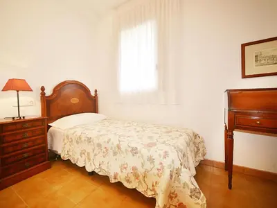 Cama o camas de una habitación en Apartamento Terraza y Jardín en Platja d'Aro - ES-360-9