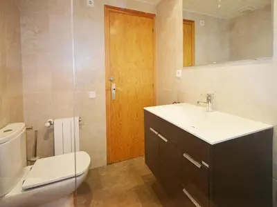 Un baño de Apartamento Terraza y Jardín en Platja d'Aro - ES-360-9