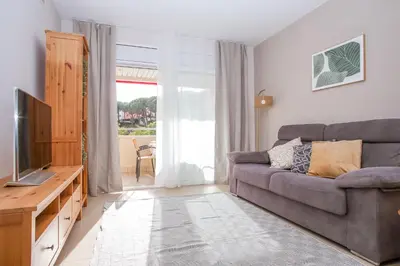 Una televisión o centro de entretenimiento en Valeria Cozy new apartment 2025