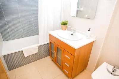 Un baño de Turo 6 Family flat with Pool and Playground