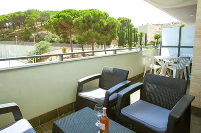 Un balcón o terraza de Turo 6 Family flat with Pool and Playground