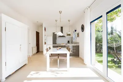 Una cocina o zona de cocina en Apartment with garden and sea view Santa Cristina Blanes