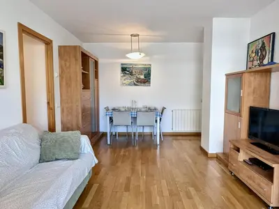 Una televisión o centro de entretenimiento en EVH135 Apartamento con piscina comunitaria
