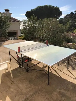 Instalaciones para jugar al ping pong en Villa à Rosamar o alrededores