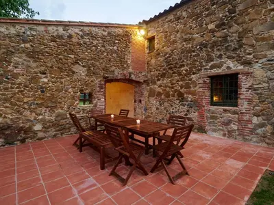 Plano de A Restored 16Th-Century Farmhouse Near Girona