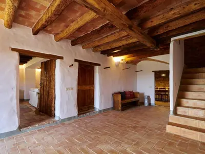 Plano de A Restored 16Th-Century Farmhouse Near Girona