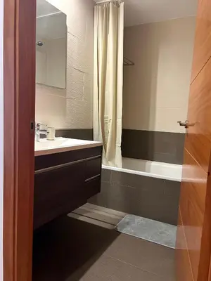 Un baño de Born to Chill Central Stay with Pool, Parking & Balcony