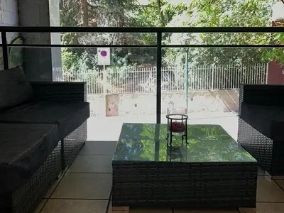 Un balcón o terraza de Born to Chill Central Stay with Pool, Parking & Balcony