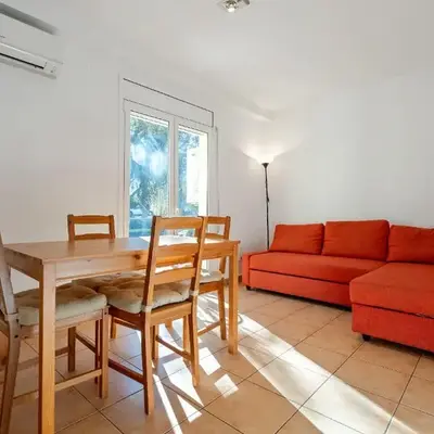 Hauzify I Apartament Fenals