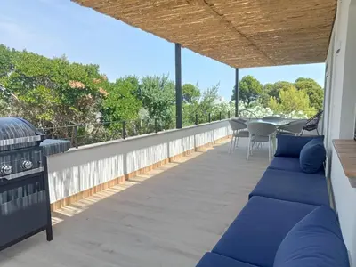 Un balcón o terraza de Casa Begur con piscina y parking, a 1,5 km de las playas - ES-185-24