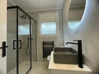 Un baño de Casa Begur con piscina y parking, a 1,5 km de las playas - ES-185-24