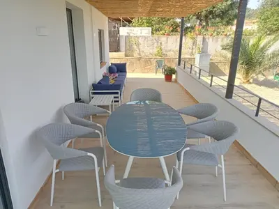 Un balcón o terraza de Casa Begur con piscina y parking, a 1,5 km de las playas - ES-185-24
