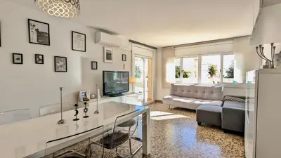 Una televisión o centro de entretenimiento en EVH126 Apartamento con gran terraza en el centro