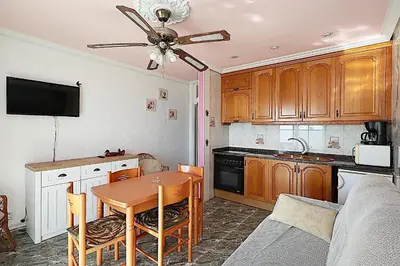 Una cocina o zona de cocina en A093-BlueSky