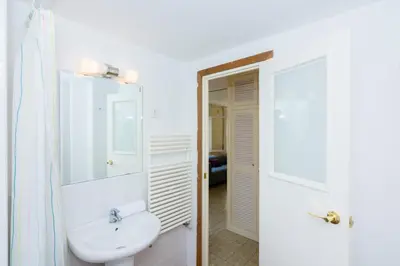 Un baño de HomeHolidaysRentals Olimpia - Costa Barcelona