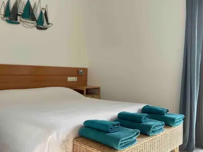 Cama o camas de una habitación en Bonito piso con terraza y piscina, cerca del mar