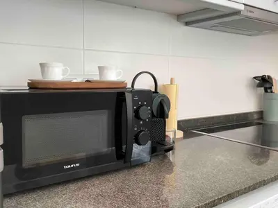 Una cocina o zona de cocina en Bonito piso con terraza y piscina, cerca del mar
