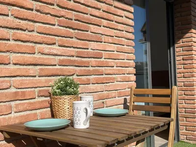 Plano de Bonito piso con terraza y piscina, cerca del mar
