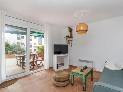 Una televisión o centro de entretenimiento en Apartamento Romántico en Tamariu, Terraza Privada, Playa a 150m, Wi-Fi Incluido - HISP-233-581
