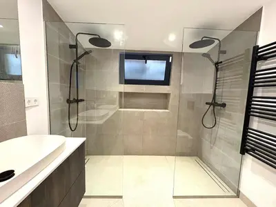 Un baño de Pool and Beach Private Access