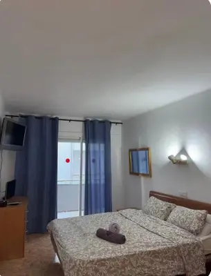 Cama o camas de una habitación en Apartamento soleado junto al mar Els Pins