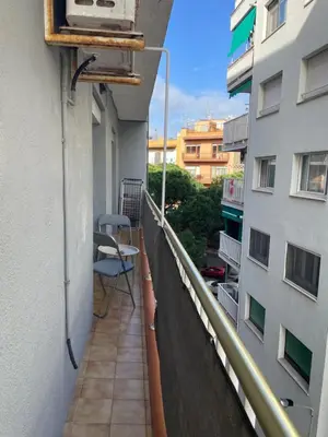 Un balcón o terraza de Apartamento soleado junto al mar Els Pins