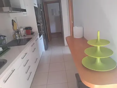 Una cocina o zona de cocina en Espacioso dúplex de 3 habitaciones con piscina y parking