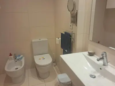 Un baño de Espacioso dúplex de 3 habitaciones con piscina y parking
