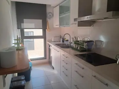 Una cocina o zona de cocina en Espacioso dúplex de 3 habitaciones con piscina y parking