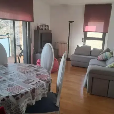 Espacioso dúplex de 3 habitaciones con piscina y parking