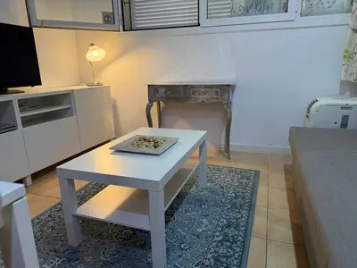 Una televisión o centro de entretenimiento en Carrer de Unio